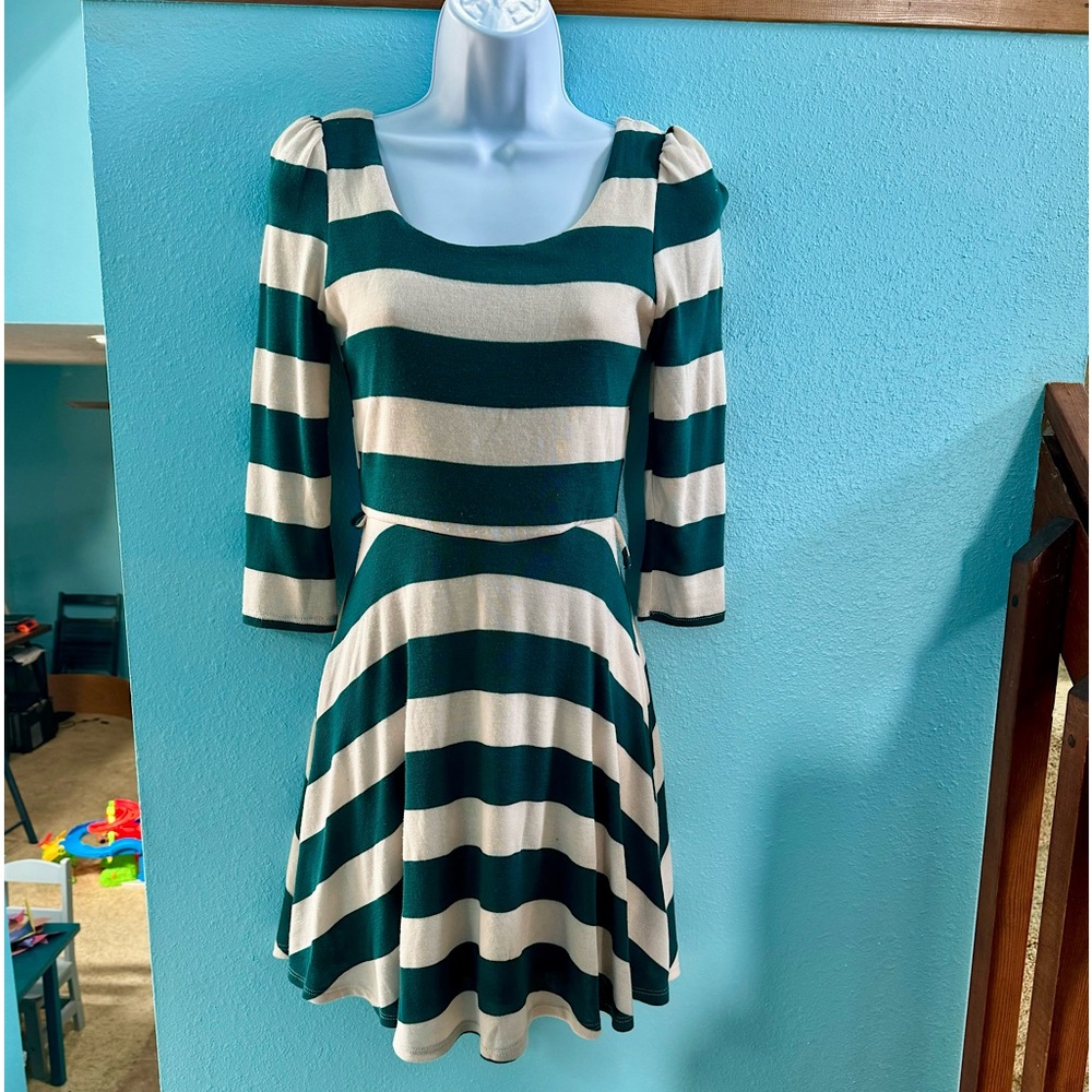 Green stripe 3/4 sleeve knit dress